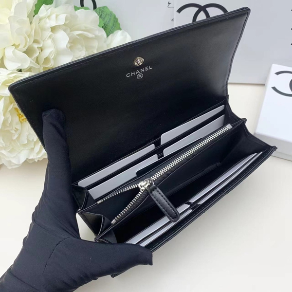 コピーシャネル激安財布着用イメージ